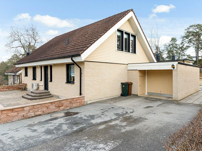 Malning av hus garage Haggeby Sigtuna