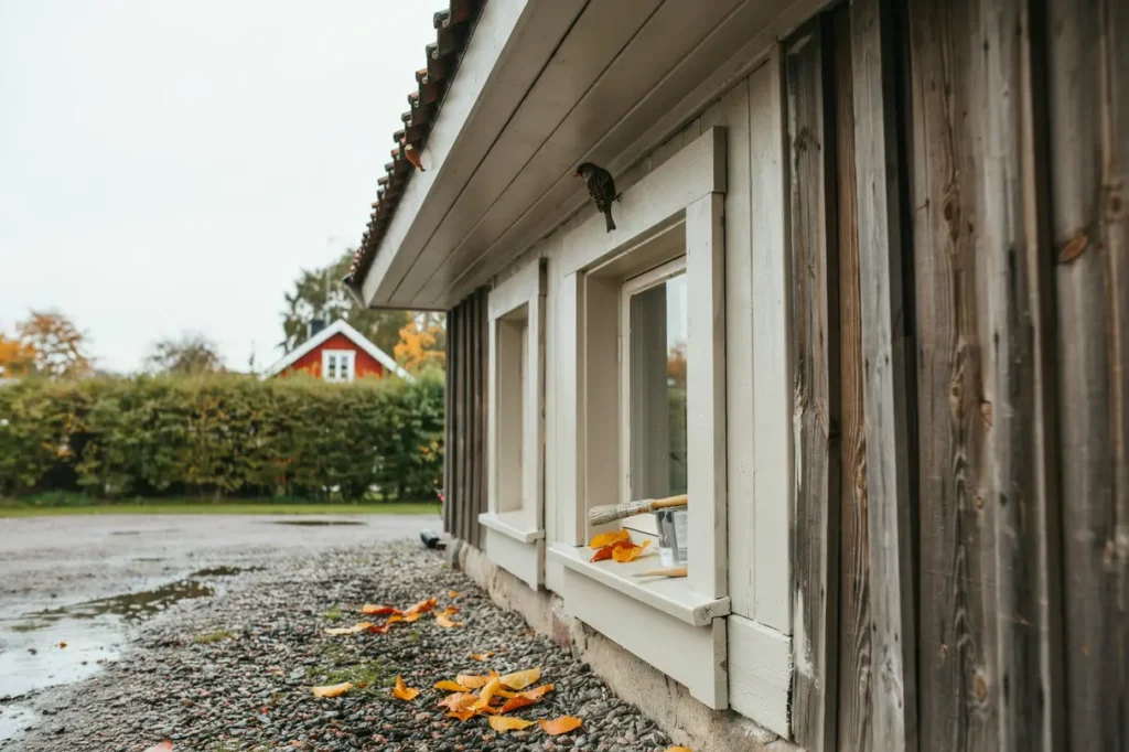 september r r tt tid att b ttringsm la tr detaljer utomhus s f rebygger du fuktskador innan h sten tar fart